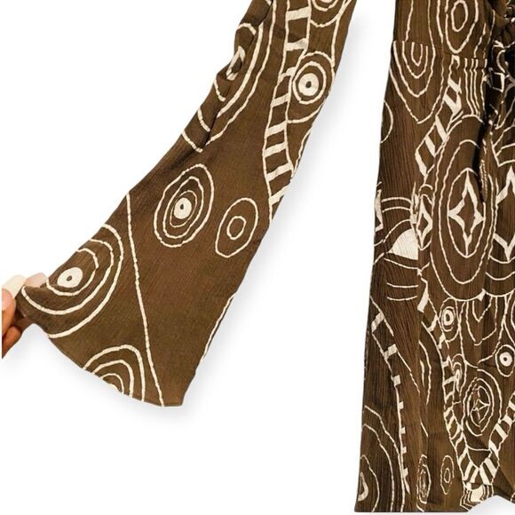 Brown Long Sleeve Dress with Geometric Patterns - Picture 4 of 7